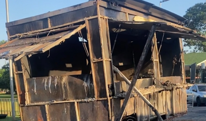 Ajuda para reconstruir o Trailer para o Alexandre do pastel voltar a trabalhar