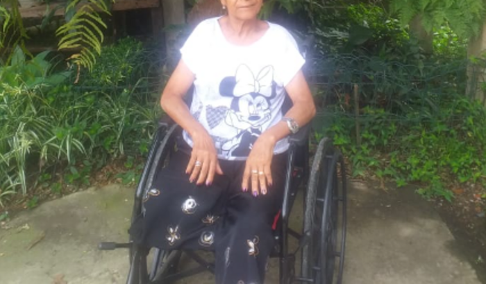 Ajuda para fisioterapia e prótese