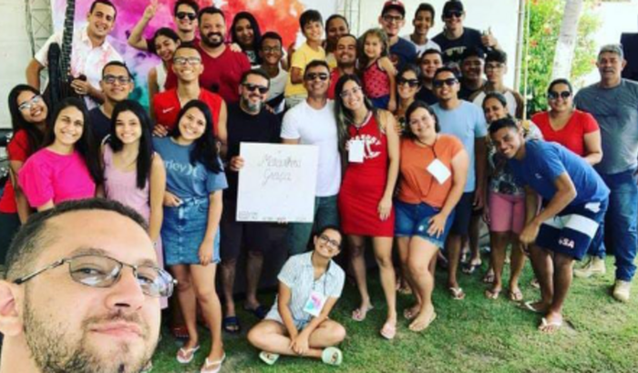Ajude a juventude da igreja a ir para o retiro
