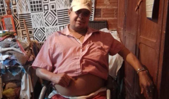 Compra uma cadeira de roda elétrica 