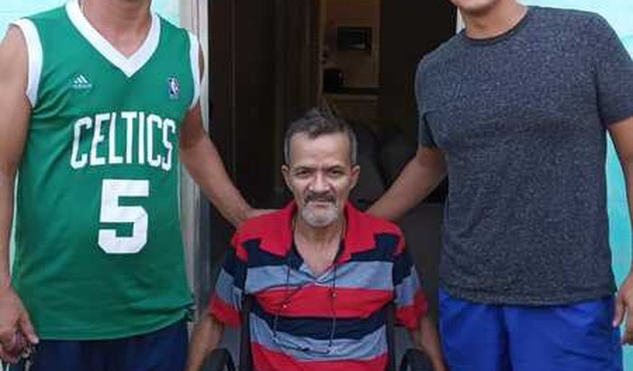 MEU PAI PRECISA DE UMA PRÓTESE PARA 