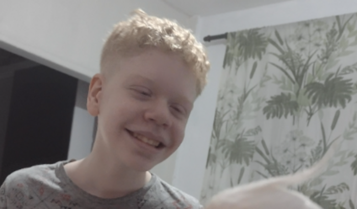 Óculos especial do Cauê