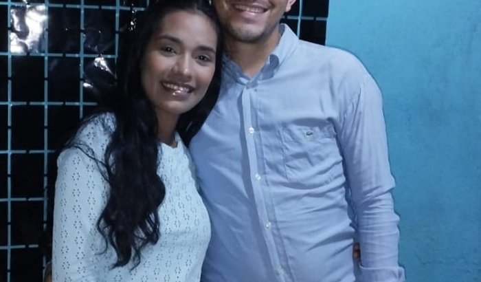 Ajudar meu professor de espanhol que mora na Venezuela.