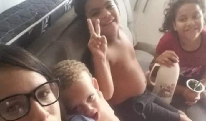 Tenho quatro filhos do mãe solteira se alguém puder me ajudar agradeço