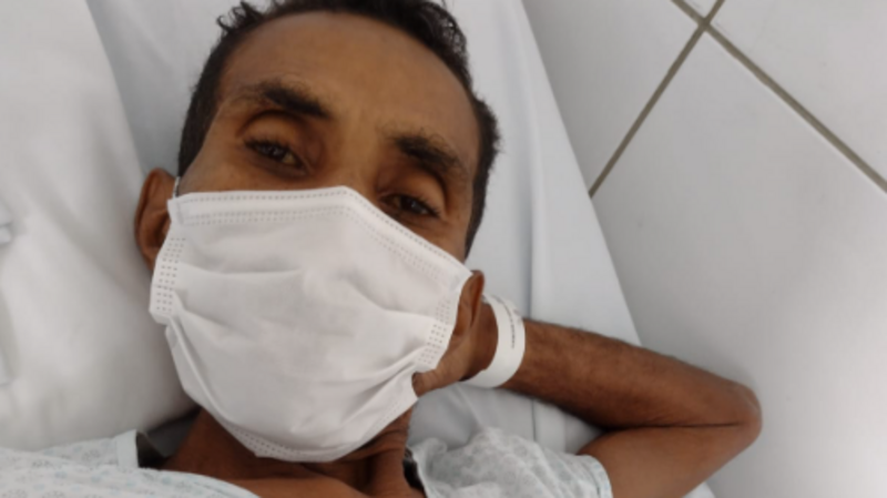 Precisando de uma prótese biliar com urgência 