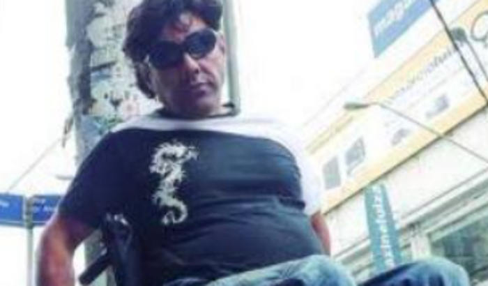 Uma cadeira elétrica para um cadeirante