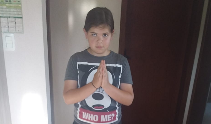 Ajude a Kiara a ouvir melhor.