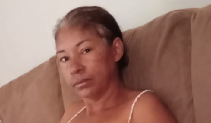 Ajuda para tratamento de álcoolismo de Elisângela.