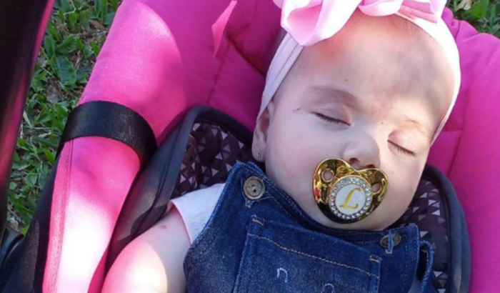 Ajuda para Lara de Mello Linhares 