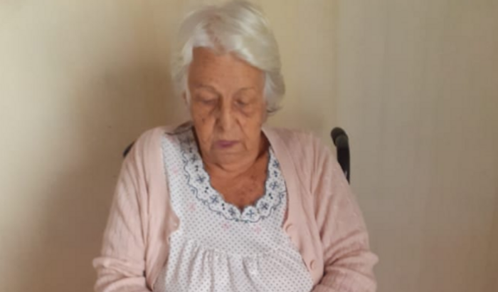 Ajuda  Helena compra lentes pra uma cirurgia oftalmológica