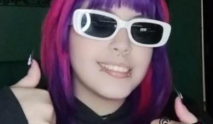 Ajude uma Streamer pobre a investir nas lives 