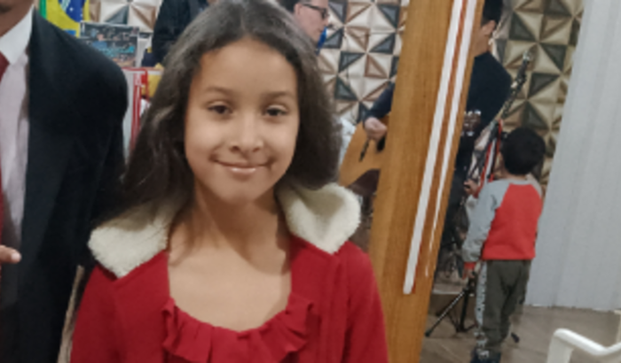 Ajuda para pagar aula de canto para vitória 