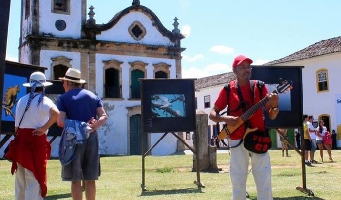 Produção Mini Documentário "Neguinho e seu violão em Paraty"