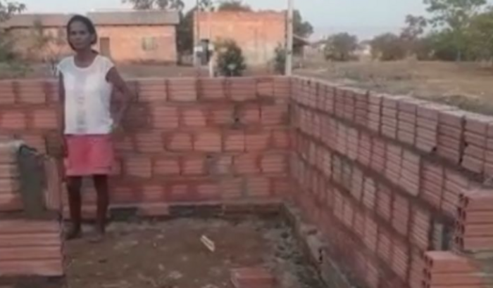 AJUDE A CONSTRUIR A CASA DA IRMÃ EVA