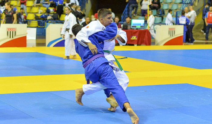 Kimonos e faixas para o César