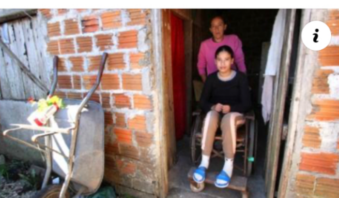 Menina de 12 anos com esclerose Múltipla.