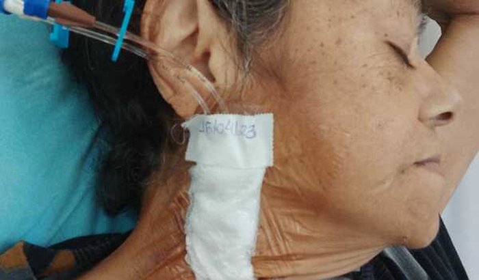 Rosa precisa de ajuda para realizar um exame muito caro. 
