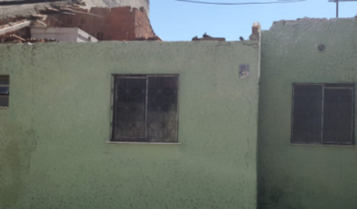 Reconstruir minha casa com PM jogou no chão dizendo que era dono
