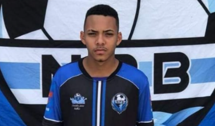 Ajude o Yan a ir para Portugal jogar futebol S2