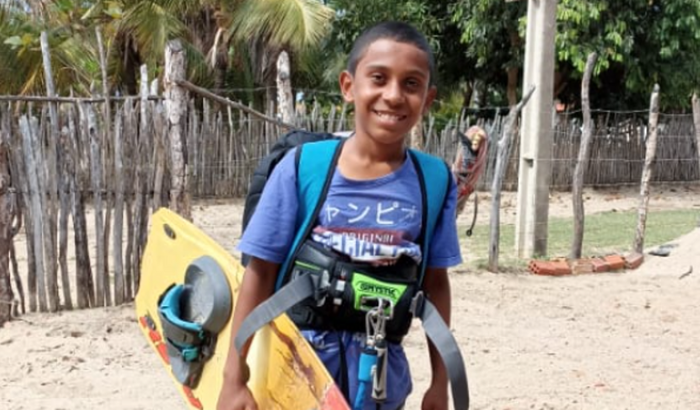 YOU CAN HELP LITTLE YAN TO FLY