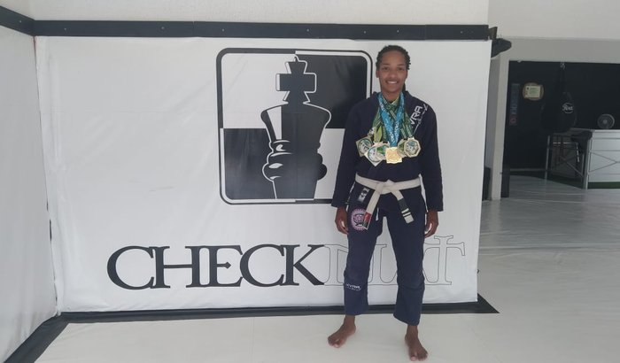 AJUDE UMA ATLETA