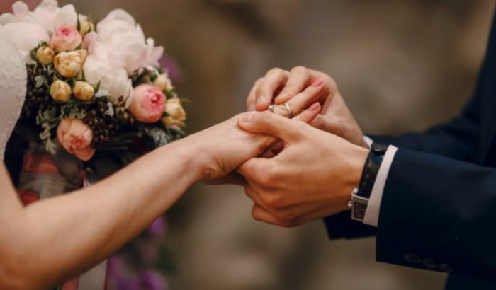 Nós ajude a celebrar nosso casamento 