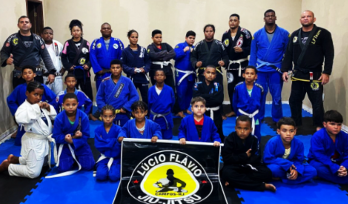 Jovens pedem ajuda para  ter condições de participar de competições.