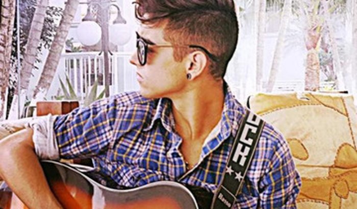 Caixa de som amplificada para ajudar meu sobrinho que vive da musica