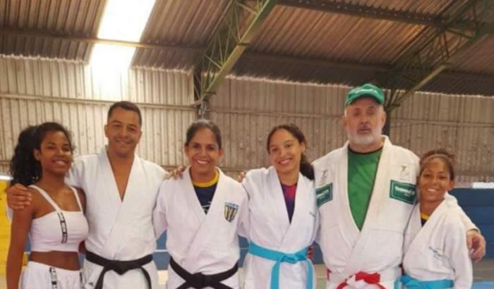 Oi gente,vocês poderiam me ajudar a fazer essa vaquinha eu preciso muito eu quero fazer um campeonato de jiu-jitsu 