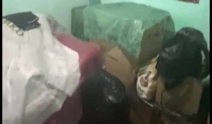 casa destruída pelo mau tempo, me  ajudem ! 