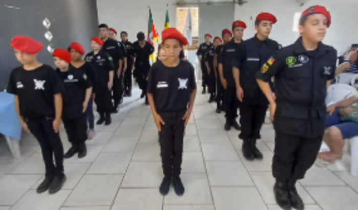 Ajuda para comprar duas fardas para meus filhos 