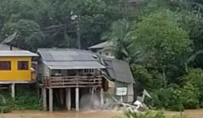 Ajuda para reconstrução de casa perdida pela enchente.