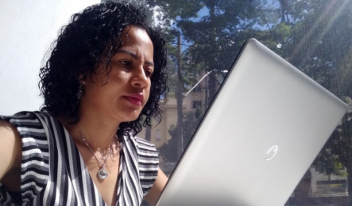 Ajude uma graduanda a se formar 