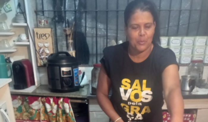 Ajuda me para comprar alimentos, para moradores de rua.