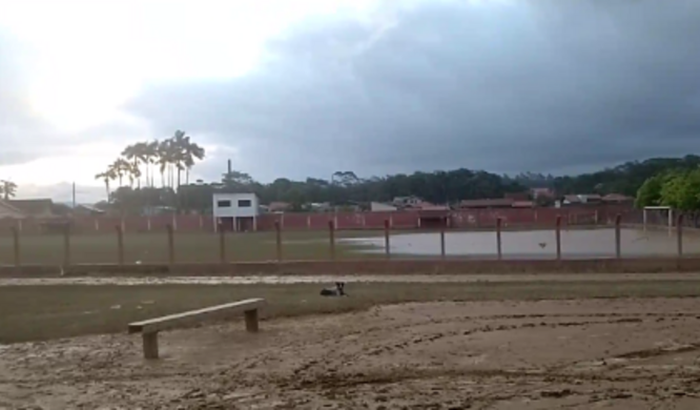 Reconstruir campo de futebol 