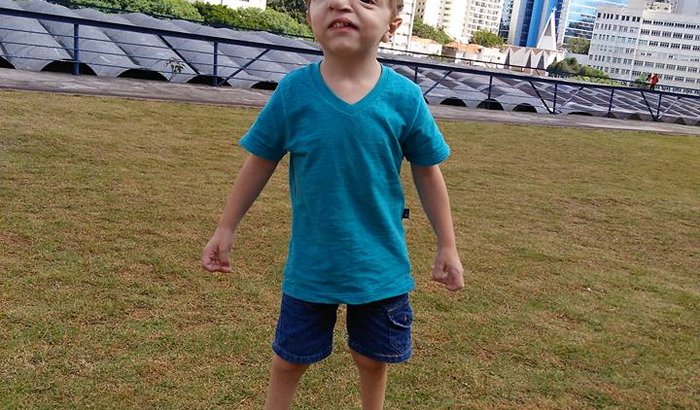 AJUDE ESTE GUERREIRO A FAZER A CIRURGIA NOS PESINHOS