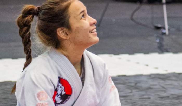 Ajude uma atleta a lutar o campeonato Mundial 