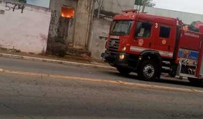 Fogo! Casa perdida em explosão.
