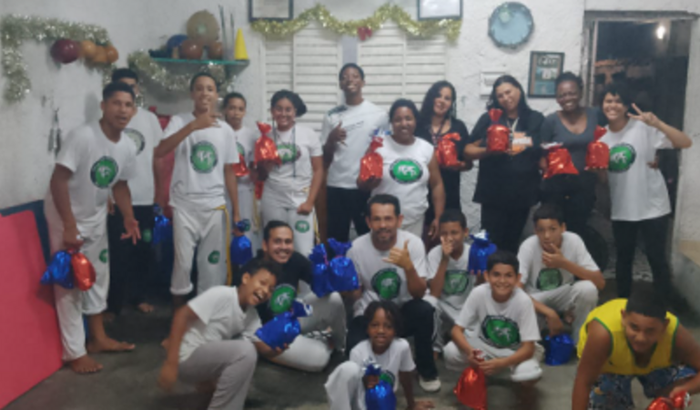 Kombi para as crianças da Capoeira Shekinah 