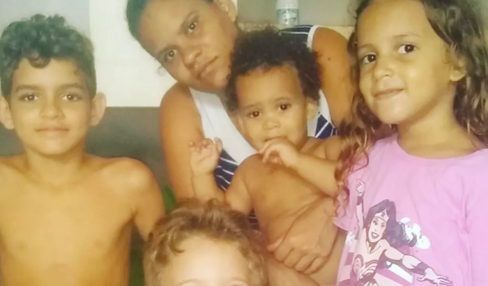 Ajuda uma mãe com 4 filhos 