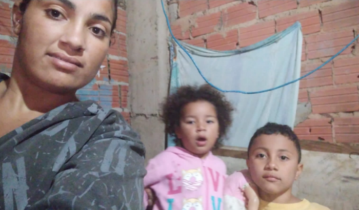 Ajude Paola e seus filhos