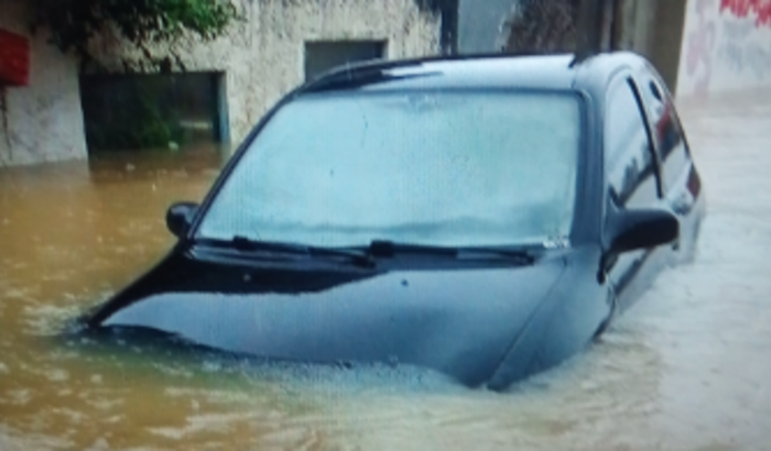 Recuperação de carro após enchente