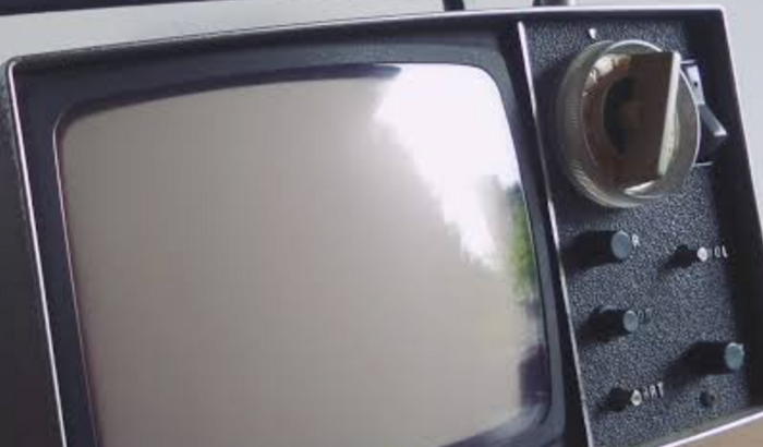 Roda 4k numa TV de Tubo