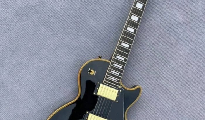 Preciso de uma guitarra para fazer show