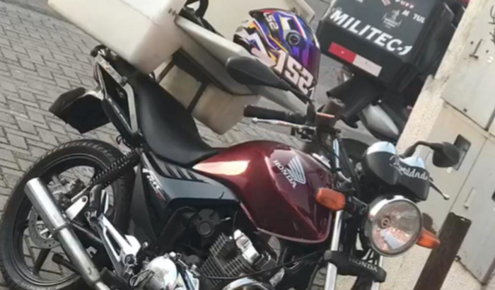 Vaquinha para tirar a moto do parça do patio!