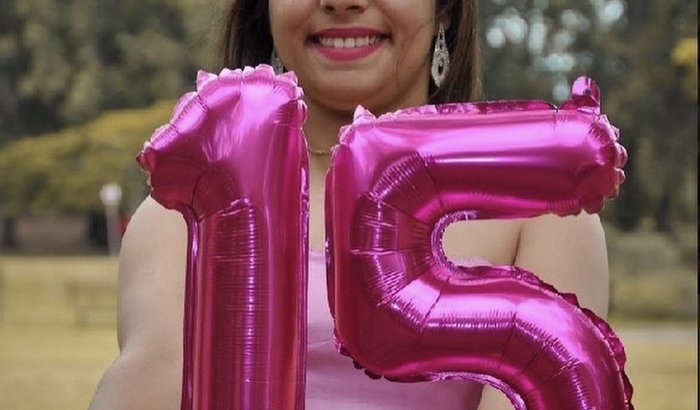 ajudar STEFHANY nós 15 anos 