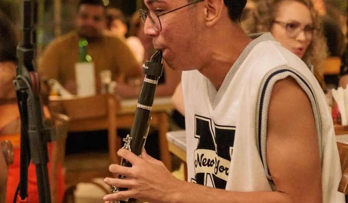 Ajuda para o festival de choro na França.