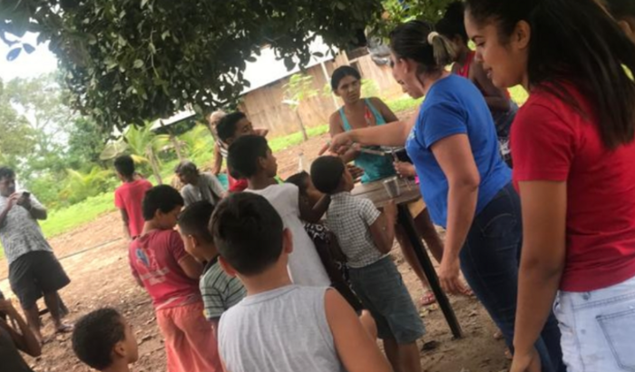 Faça uma criança feliz,doe para materiais escolares.