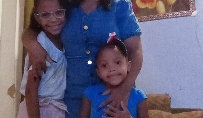 Ajudar a comprar meus material de manicure que foi roubada no meu proprio trabalho