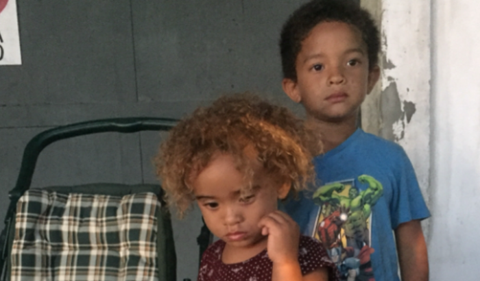 FAMÍLIA DESABRIGADA